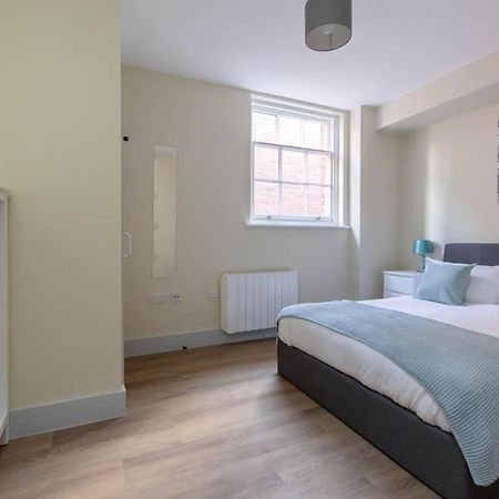 Hereford City Centre - Apartment 4, Isabella House - Modern Apartment In The Heart Of The City - Sleeps 4 Guests - Hosted By Rentmyhouse エクステリア 写真