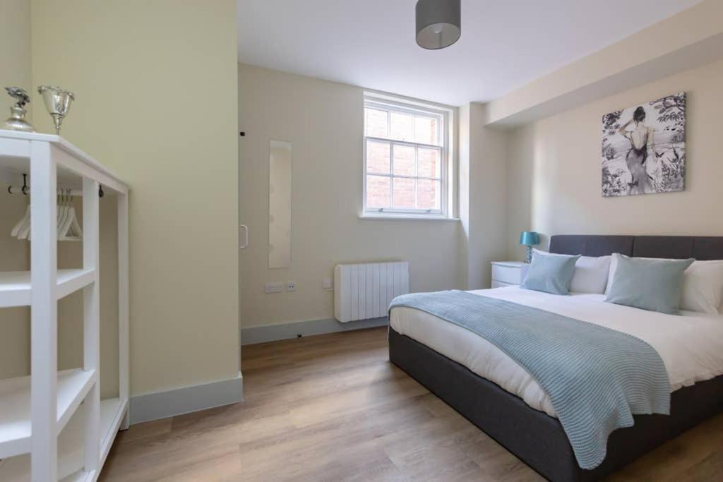 Hereford City Centre - Apartment 4, Isabella House - Modern Apartment In The Heart Of The City - Sleeps 4 Guests - Hosted By Rentmyhouse エクステリア 写真
