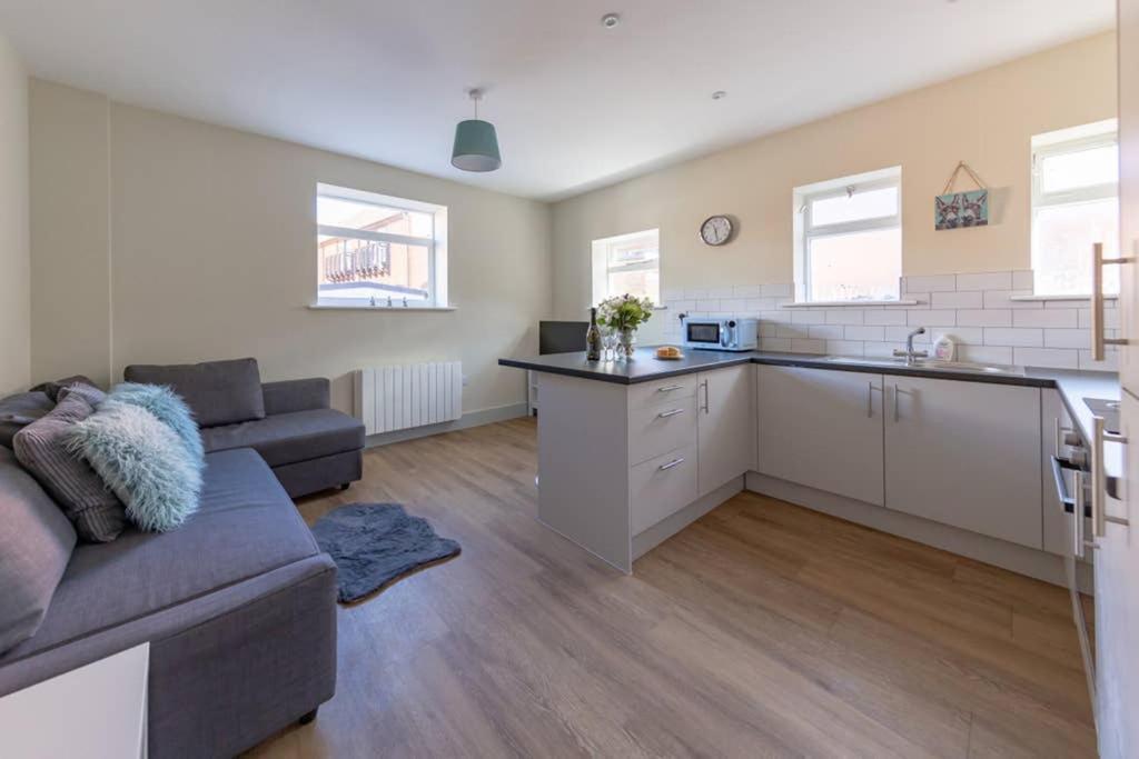 Hereford City Centre - Apartment 4, Isabella House - Modern Apartment In The Heart Of The City - Sleeps 4 Guests - Hosted By Rentmyhouse エクステリア 写真