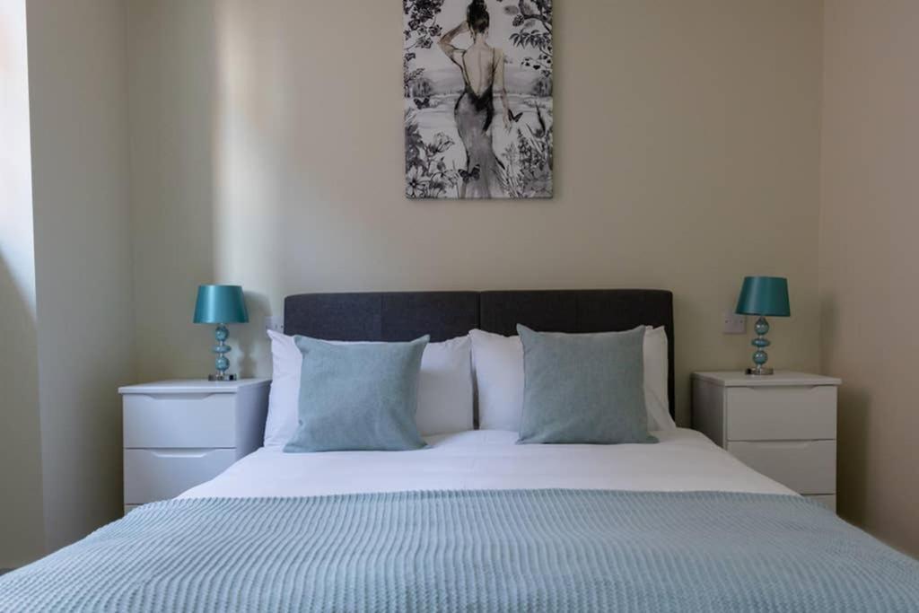 Hereford City Centre - Apartment 4, Isabella House - Modern Apartment In The Heart Of The City - Sleeps 4 Guests - Hosted By Rentmyhouse エクステリア 写真